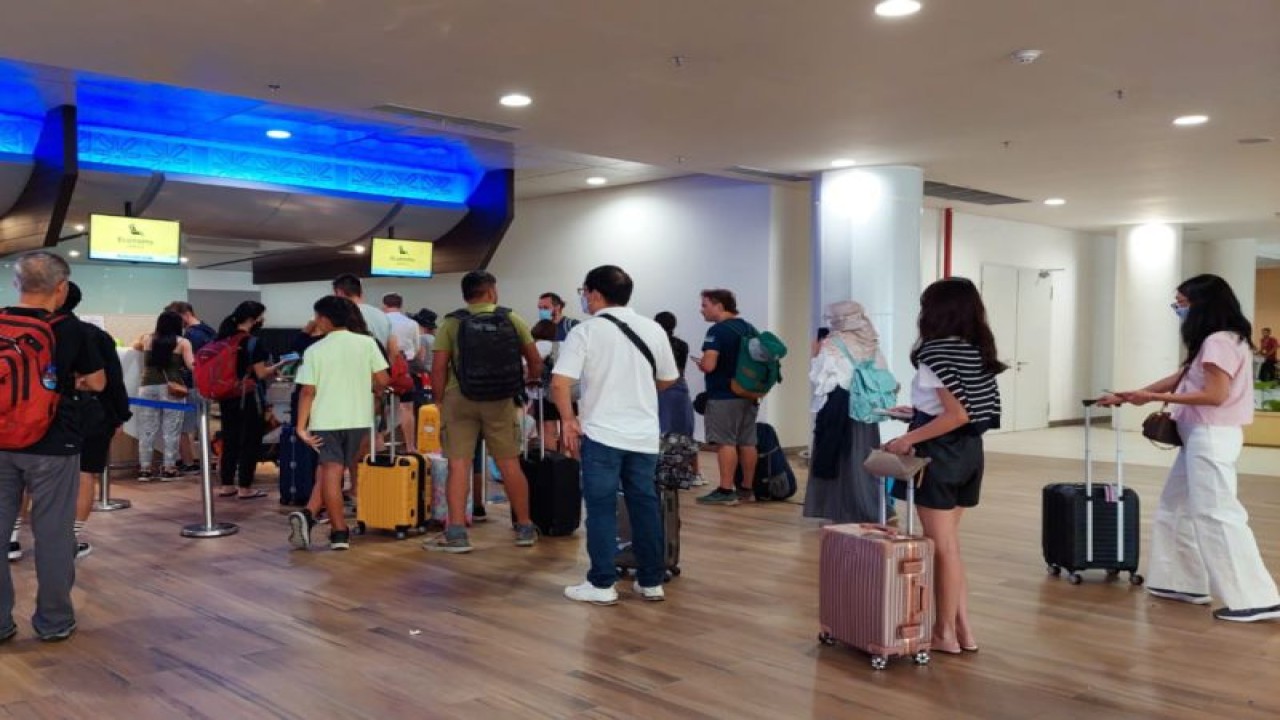 Penumpang di Bandara Lombok, Nusa Tenggara Barat pada libur Lebaran 2023 (ANTARA/Humas Bandara Lombok)