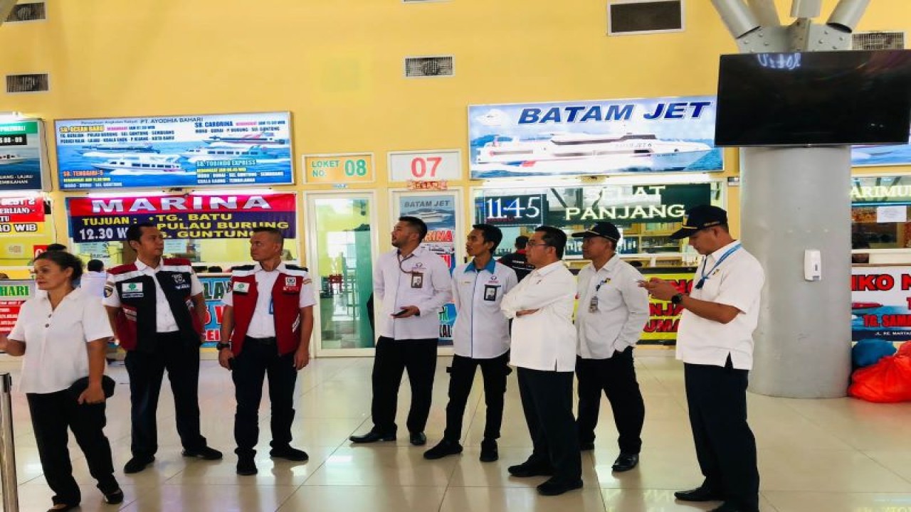 Ombudsman RI Perwakilan Kepri saat melakukan peninjauan layanan mudik di Pelabuhan Sekupang (ANTARA/HO-Ombudsman)