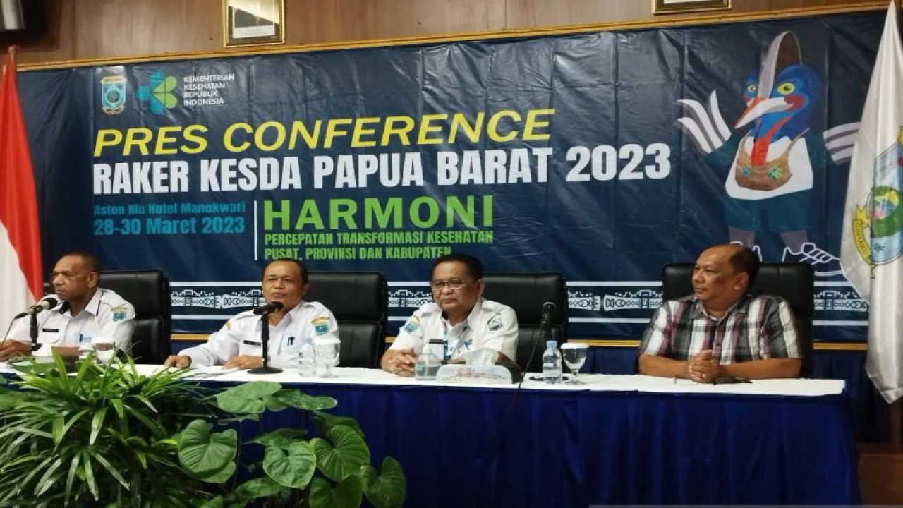 Kepala Dinas Kesehatan Provinsi Papua Barat Otto Parorongan. (ANTARA/Tri Adi Santoso)