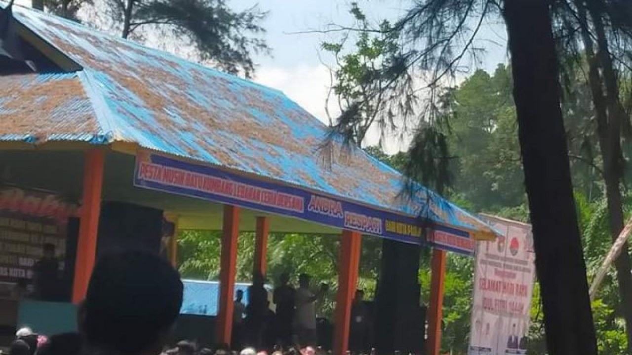 Suasana hiburan rakyat di Pantai Batu Kumbang Desa Pulau Baru, Kabupaten Mukomuko, Minggu (23/4/2023) ANTARA/HO-Istimewa.