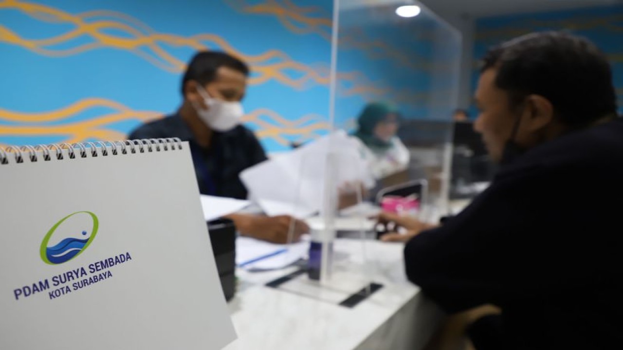 Suasana pelayanan pelanggan di Kantor PDAM Surya Sembada di Kota Surabaya, Provinsi Jawa Timur. (ANTARA/HO-Diskominfo Surabaya)