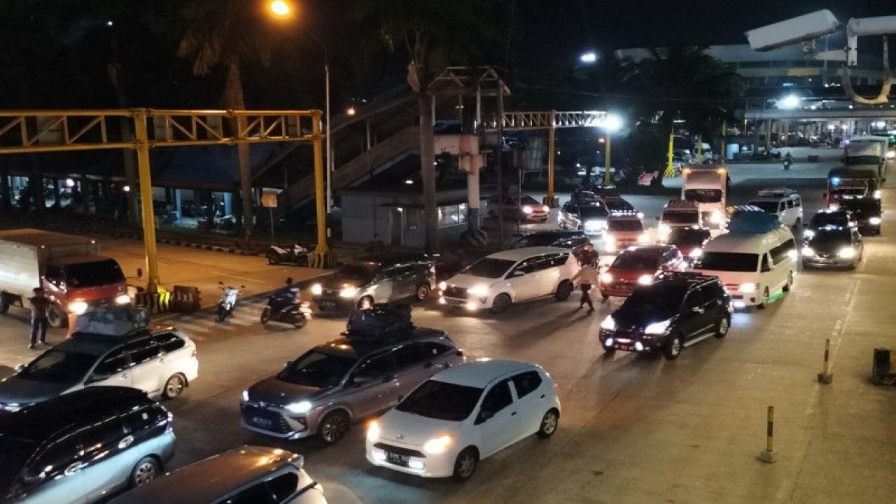 Suasana di pelabuhan Bakauheni yang terpantau ramai lancar. (ANTARA/Riadi Gunawan)