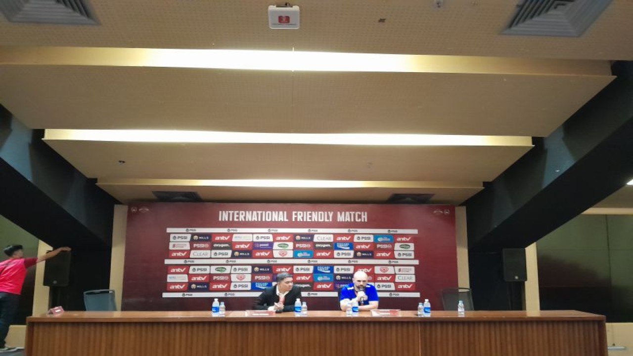 Pelatih Tim Nasional U-22 Lebanon Miguel Moreira dalam sesi jumpa pers seusai laga leg kedua antara timnas Lebanon melawan timnas Indonesia (Fajar Satriyo)