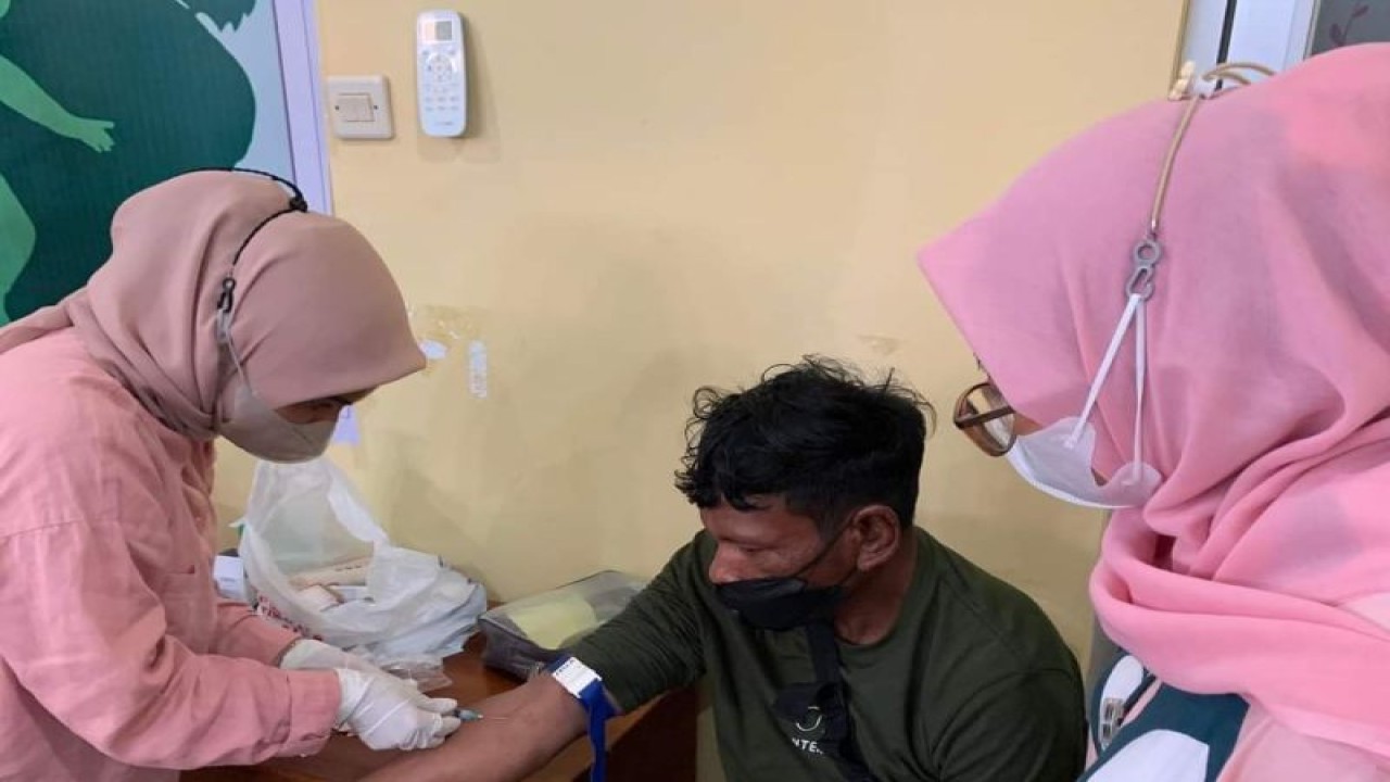 Pemeriksaan pasien kusta di Puskesmas Benteng, Kota Ambon, Provinsi Maluku. (ANTARA/HO Puskesmas Benteng.