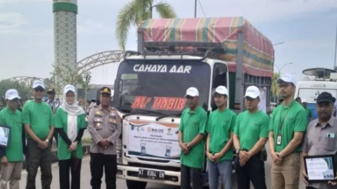 Pemerintah Kabupaten Paser kembali salurkan bantuan pangan berupa beras ke keluarga penerima manfaat. (ANTARA/R. Wartono)