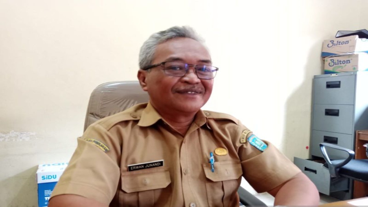 Kepala Bidang Ketenagakerjaan Dinas Koperasi UKM Perdagangan dan Tenaga Kerja Belitung, Erwan Junandi (ANTARA/Apriliansyah)