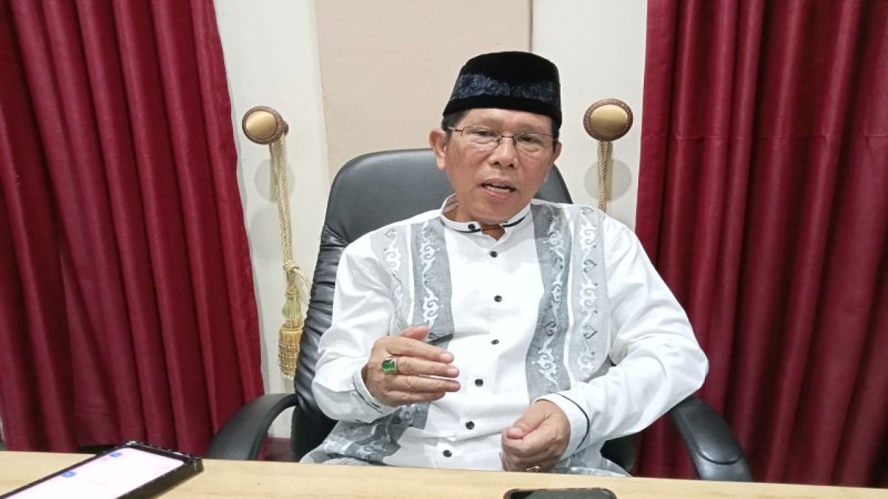 Wakil Bupati Manokwari Edi Budoyo diwawancara awak media di Manokwari, Papua Barat, Rabu (26/4/2023). (ANTARA/Fransiskus Salu Weking)
