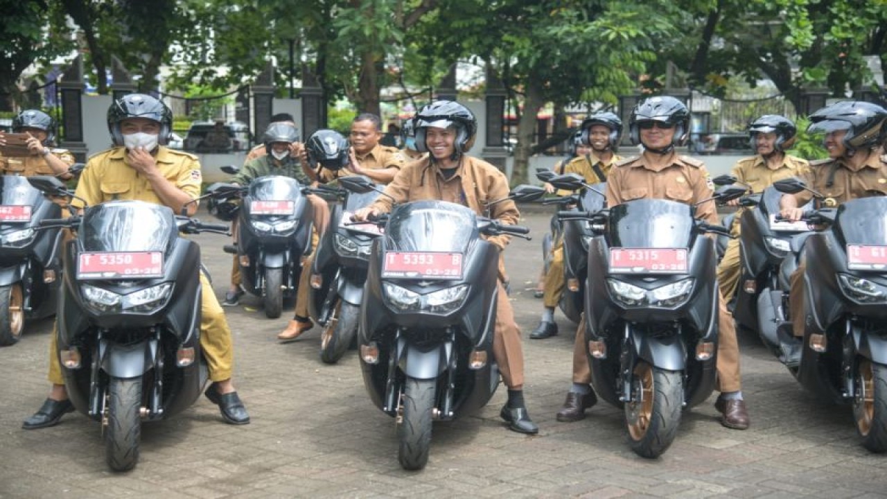 Pemkab Purwakarta menyalurkan bantuan motor dinas operasional untuk 183 desa. (ANTARA/HO-Pemkab Purwakarta)
