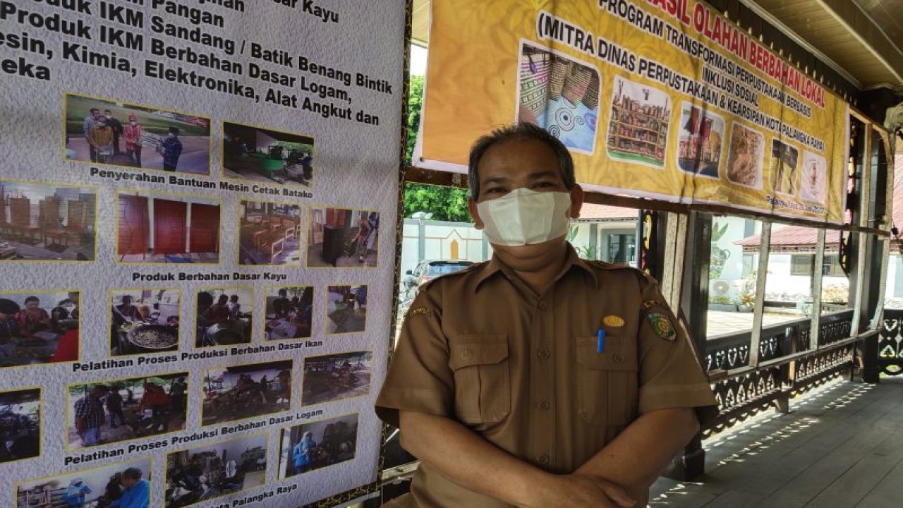 Kepala Bidang Industri, Dinas Perdagangan, Koperasi, Usaha Kecil Menengah, dan Perindustrian (DPKUKMP) Kota Palangka Raya, Margalis. (ANTARA/Rendhik Andika)