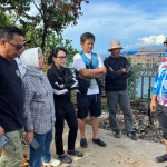 Penjabat Gubernur Sulbar Akmal Malik (kanan) saat meninjau berbagai potensi Pulau Karampuang. (ANTARA/HO/Diskominfo Sulbar)-1681723295