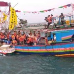 Peserta lomban kupatan di Kabupaten Jepara, Jawa Tengah, tampak mengenakan jaket pelampung. (ANTARA/Akhmad Nazaruddin Lathif)-1682591256