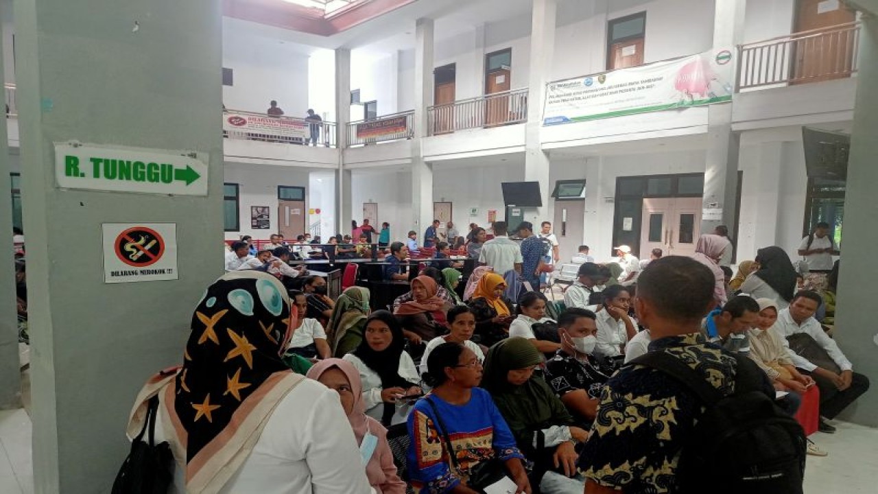 Peserta tes MMPI P3K guru membludak di RSKD Maluku. ANTARA/DedyAzis