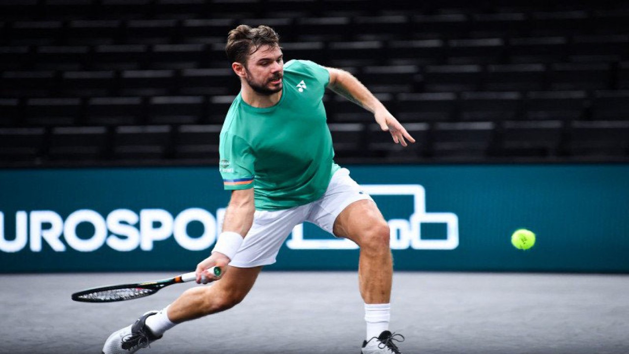 Arsip - Petenis asal Stanislas Wawrinka saat turun di perempat final ATP World Tour Masters 1000 - Paris, 6 November 2020. (AFP/FRANCK FIFE)