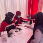 Petugas Dinkes Kota Tangerang memberikan layanan pemeriksaan kesehatan kepada warga. ANTARA-1682494787