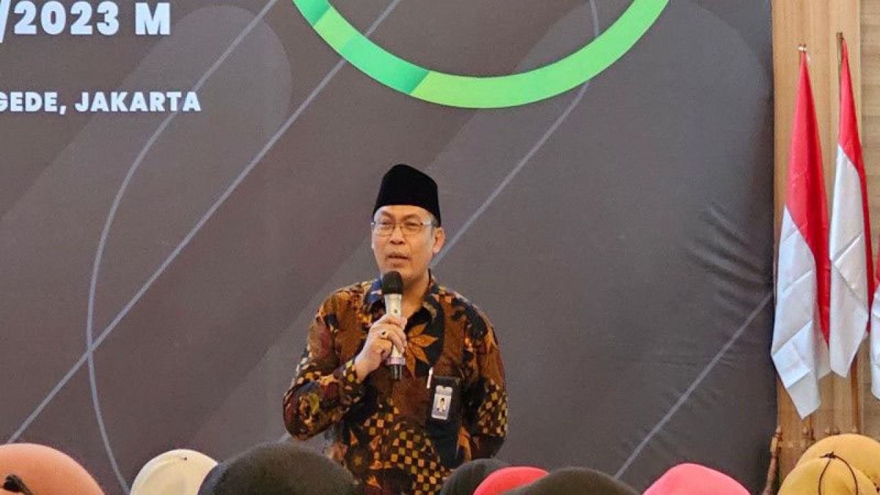 Direktur Bina Umrah dan Haji Khusus Direktorat Jenderal Penyelenggaraan Haji dan Umroh (PHU) Kementerian Agama Nur Arifin pada Bimbingan Teknis Terintegrasi dengan Kementerian Kesehatan PPIH Arab Saudi di Asrama Haji Jakarta, Kamis (13/4/2023). ANTARA/Nur Istibsaroh