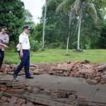 Pj Bupati Tebo Aspan meninjau dampak banjir, Kamis (27/4/2023). (ANTARA/HO-Diskominfo Tebo)-1682584437