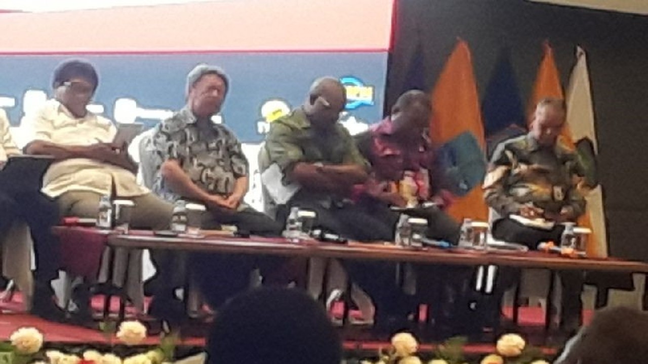 Narasumber hari kedua raker bupati wali kota di Bisk, Jumat, dengan narasumber diskusi Michael Manufandu, Plh Sekda Papua Derek Hegemur, komisioner KPU Adam Arisoy dan Deputi Setwalpres Velix Wanggai. ANTARA/Muhsidin