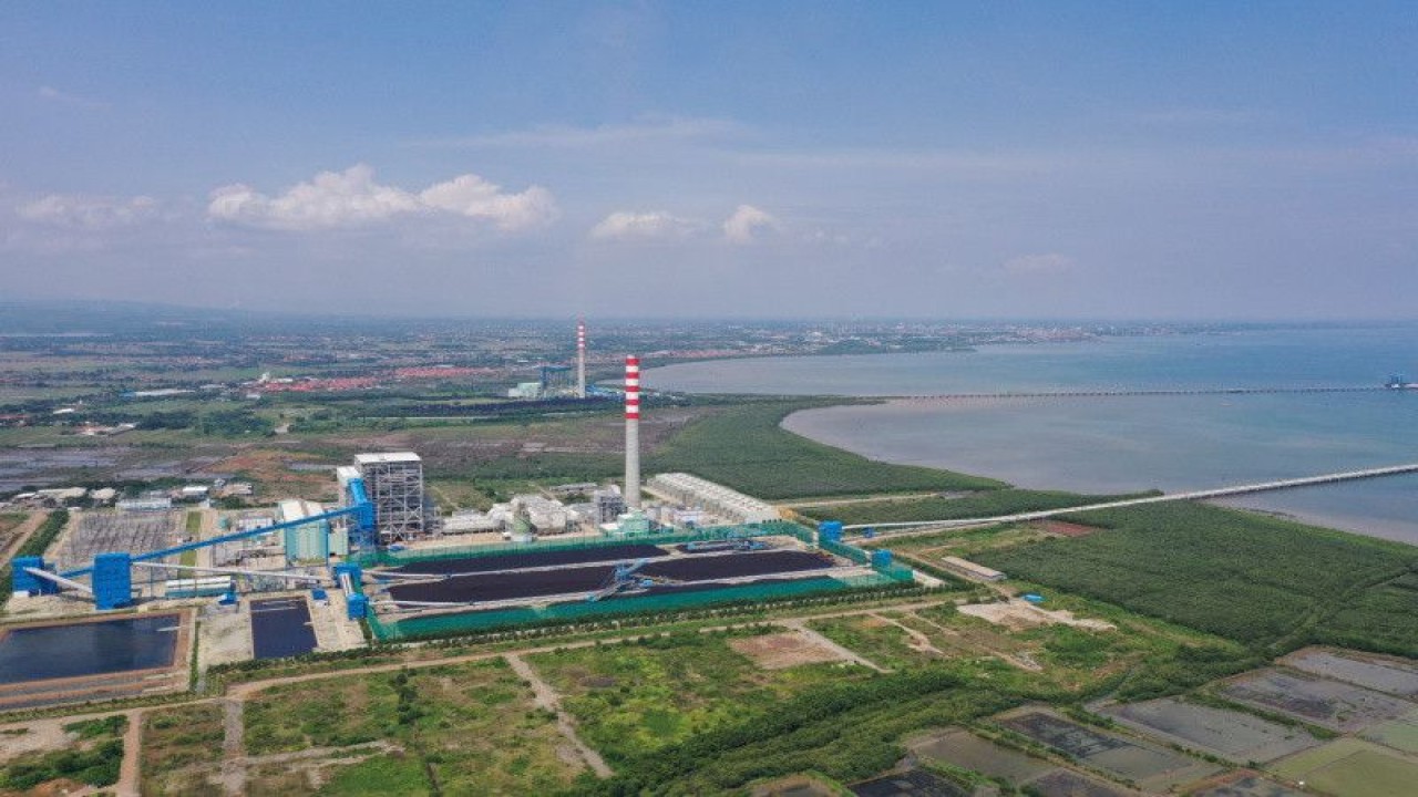 PLTU Cirebon Power unit II 1x1000 MW yang berada di Kabupaten Cirebon, Jawa Barat. (ANTARA/Ho-Humas Cirebon Power)