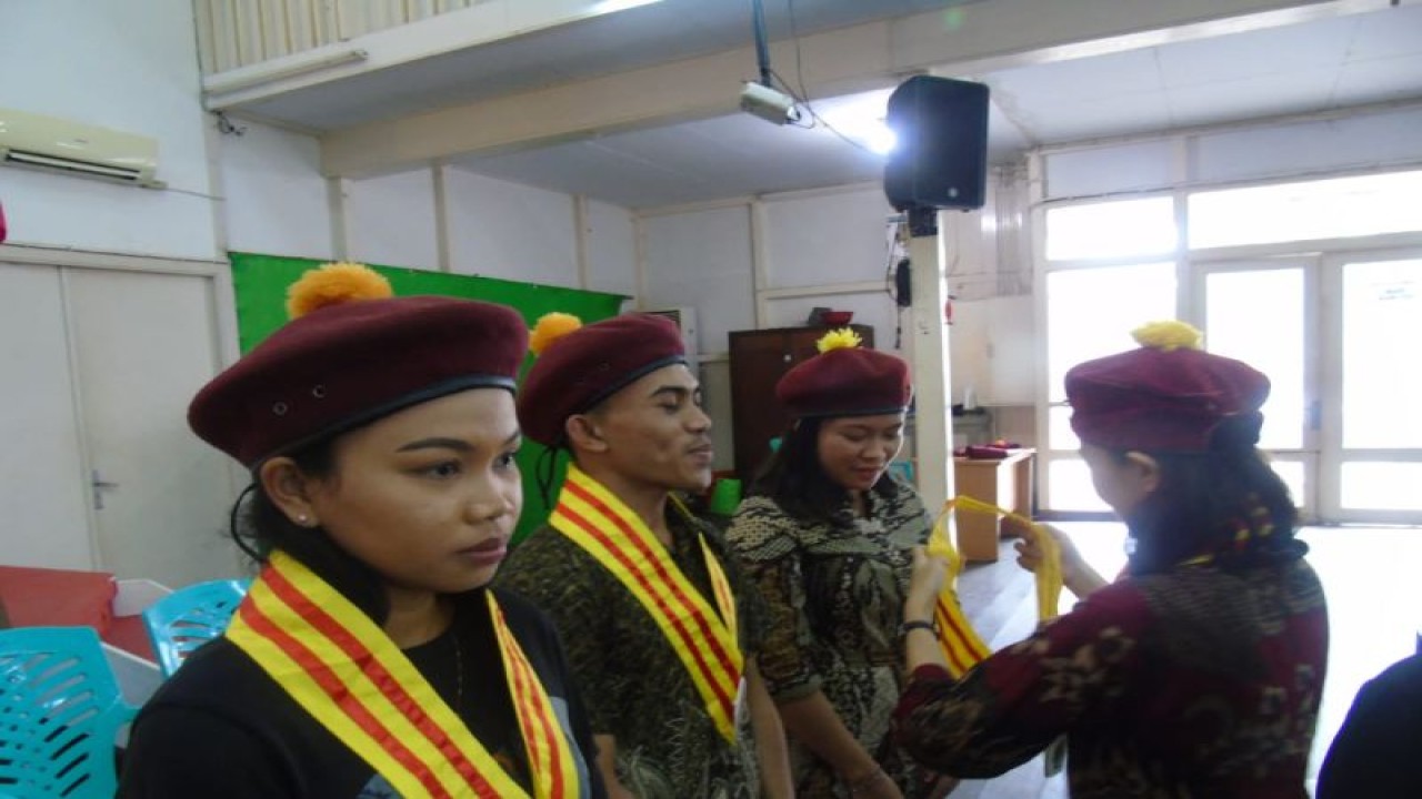 Pelantikan Lidia Yasinta sebagai Ketua Presidium Cabang Sungai Raya Sanctus Albertus Magnus PMKRI untuk periode 2023- 2024 (ANTARA/Emeliana)