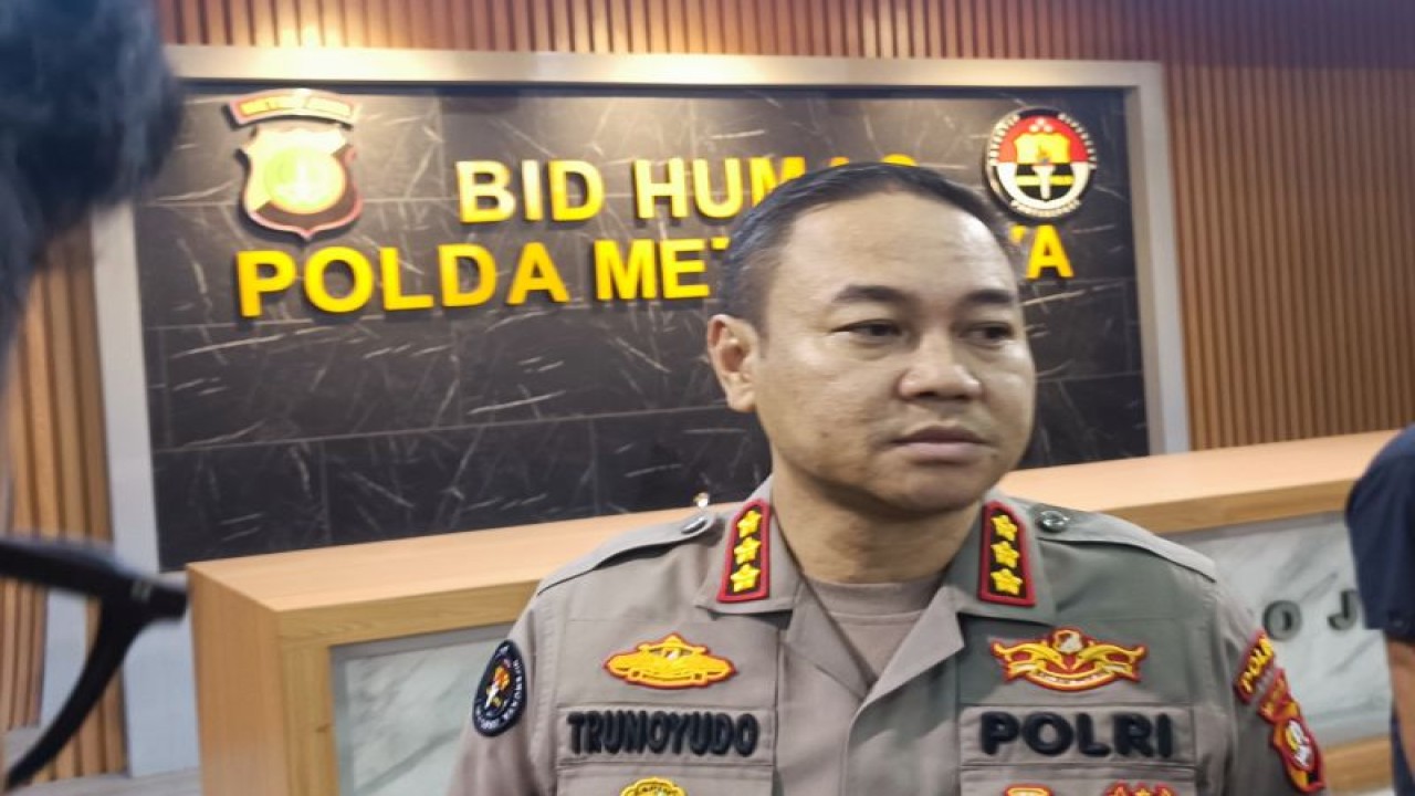 Kabid Humas Polda Metro Jaya Kombes Pol Trunoyudo Wisnu Andiko saat menjawab pers di Jakarta, Selasa (4/4/2023). ANTARA/Ilham Kausar