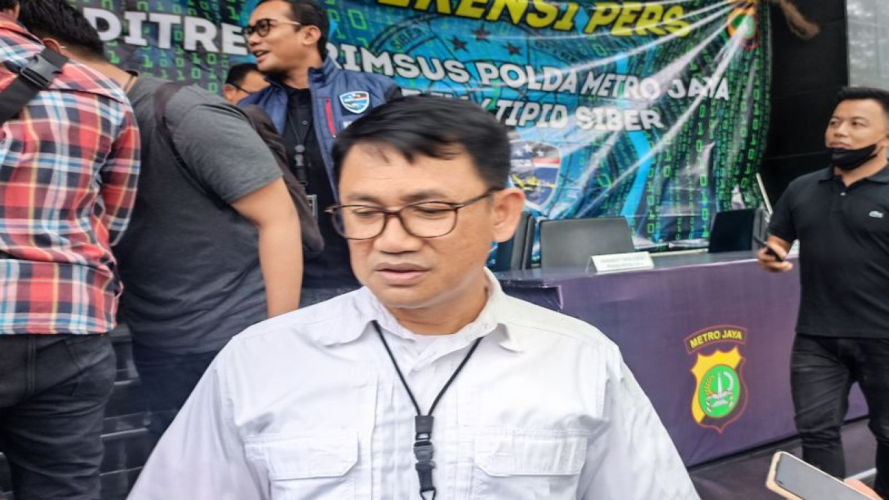 Direktur Reserse Kriminal Khusus Kombes Pol Auliansyah Lubis saat diwawancarai di Jakarta, Selasa (11/4/2023). ANTARA/Ilham Kausar