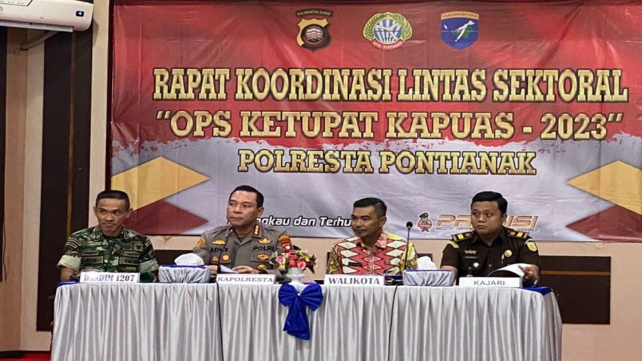 Kapolresta Pontianak, Kombes Pol. Adhe Hariadi saat kegiatan Rapat Koordinasi Lintas Sektoral Operasi Ketupat Kapuas 2023 (ANTARA/Ananda)