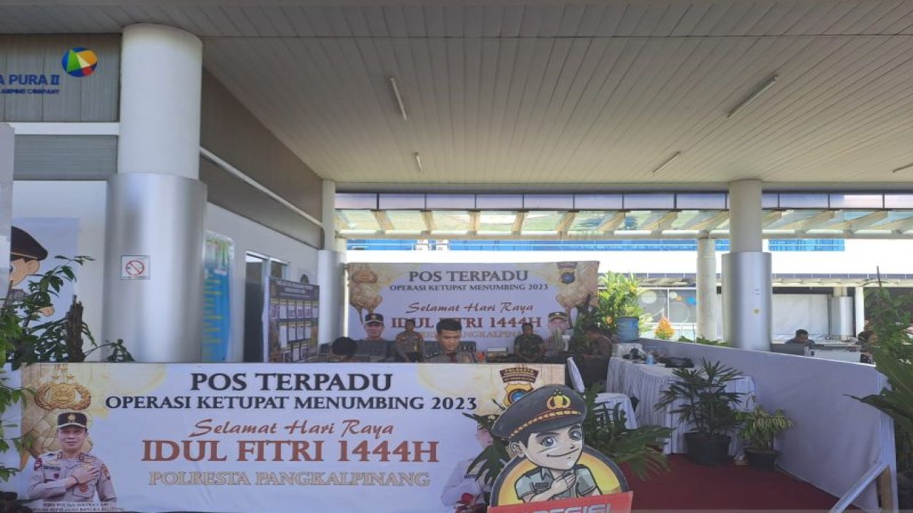 Polda Kepulauan Babel kerahkan tim pengamanan arus balik Lebaran Idulfitri 1444 Hijriah di Bandara Depati Amir Pangkalpinang. ANTARA/Aprionis