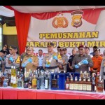 Polda dan Gubernur Bengkulu musnahkan 3.357 botol miras berbagai merek-1681715559