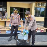 Polres Bengkulu musnahkan ribuan botol miras hasil operasi pekat nala-1680592996