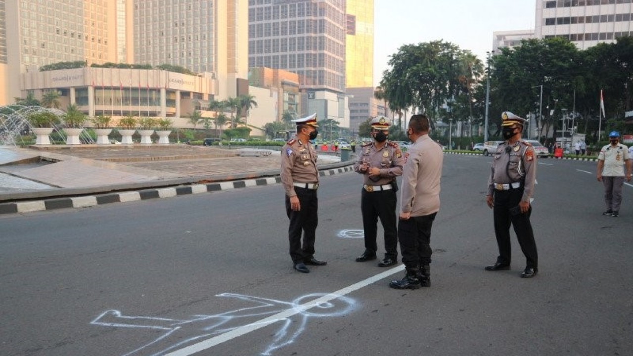 Ilustrasi - Polda Metro Jaya dan Korlantas Polri hari ini menggelar olah tempat kejadian perkara (TKP) kasus tabrakan antara Mercedez dengan satu orang pesepeda di Bundaran HI, Jakarta Pusat, Rabu pagi (17/3/2021). ANTARA/Fianda Sjofjan Rassat