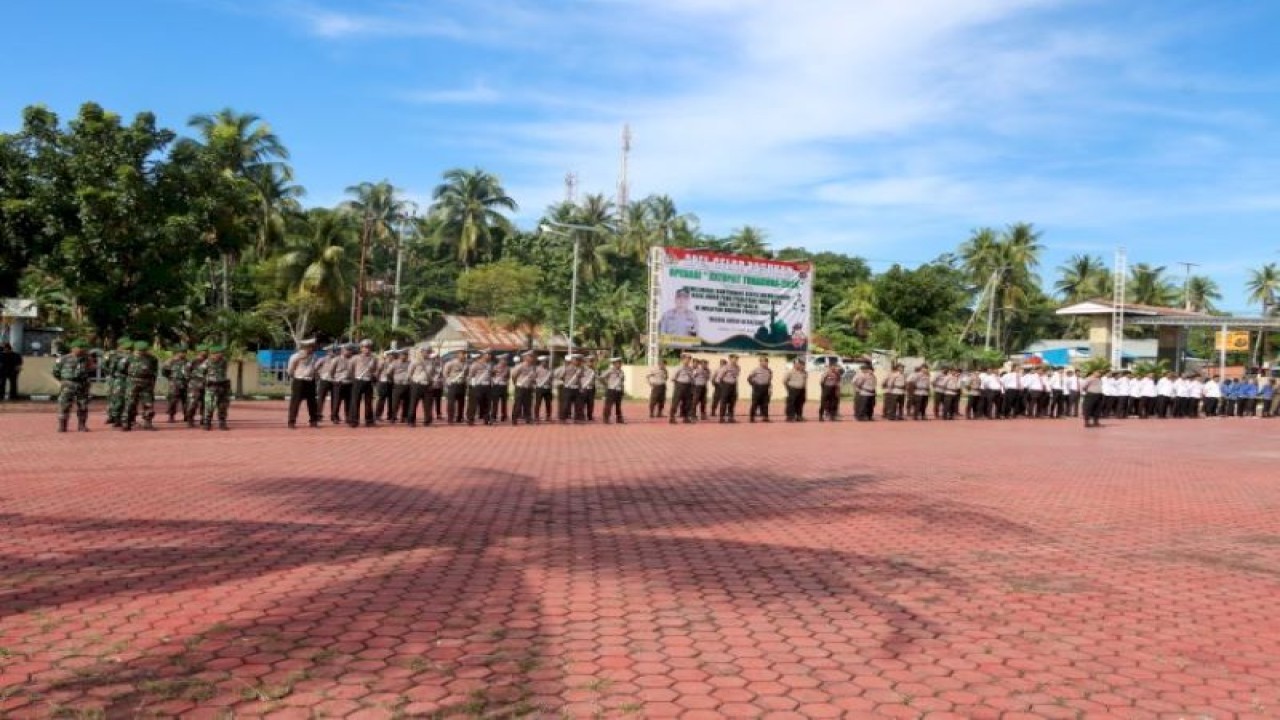 Kepolisian Resort Kupang Polda Nusa Tenggara Timur melakukan apel gelar pasukan Operasi Ketupat Turangga 2023 di Mapolres Kupang, Senin (17/4/2023). (ANTARA/HO-Humas Polres Kupang)