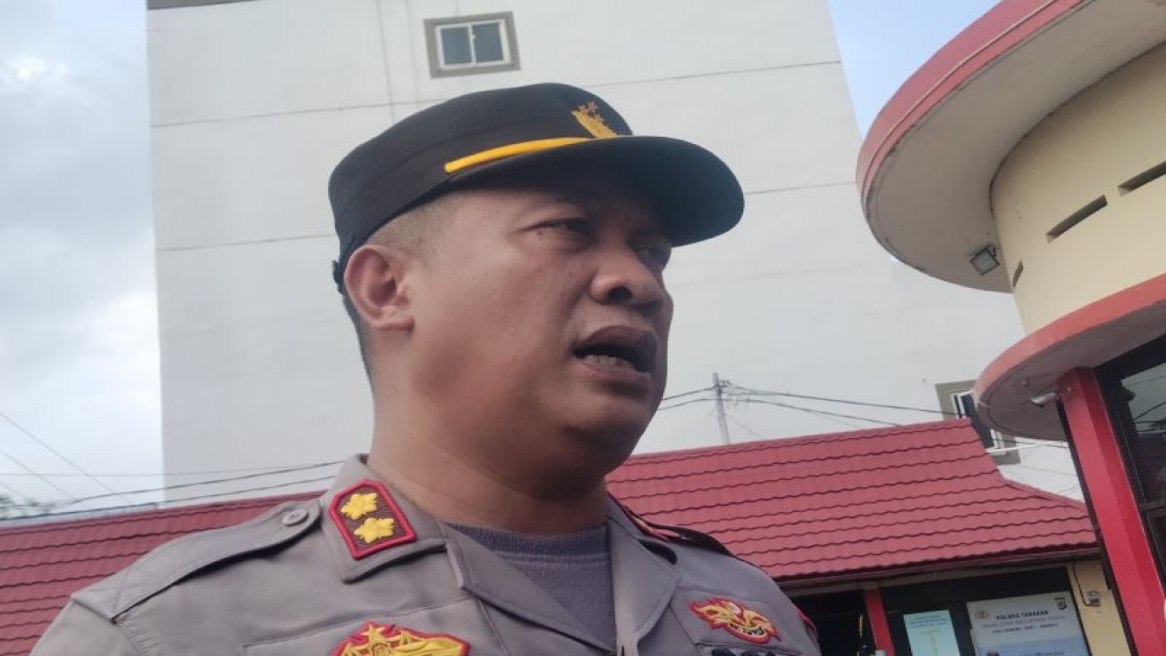 Kapolres Tarakan AKBP Ronaldo Maradona T.P.P Siregar usai apel gelar pasukan Operasi Ketupat Kayan 2023 di Mapolres Tarakan, Senin (17/4/2023). ANTARA/Susylo Asmalyah.