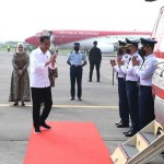 Presiden Joko Widodo saat akan bertolak menuju Tuban, Jawa Timur, Kamis (6/4/2023). ANTARA/HO-Biro Pers Sekretariat Presiden-1680768927