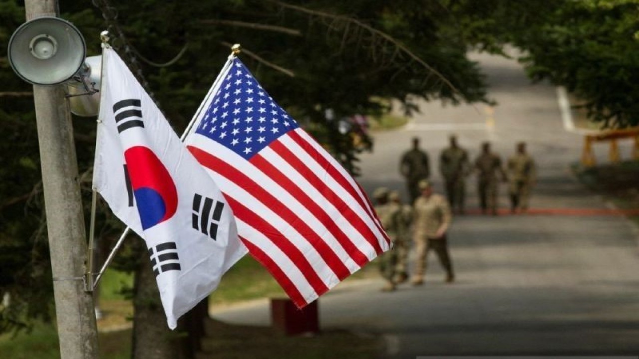 Arsip - Bendera Korea Selatan dan Amerika Serikat terlihat di Yongin, Korsel, Agustus 2016. (ANTARA/Courtesy Ken Scar/U.S. Army)