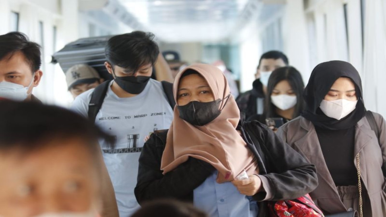 PT ASDP Indonesia Ferry (Persero) pada H+3 stau Rabu (26/4) arus balik lebaran 1444 H/2023 dari Pelabuhan Pelabuhan ke Merak mencapai 111.857 orang.ANTARA/HO-ASDP