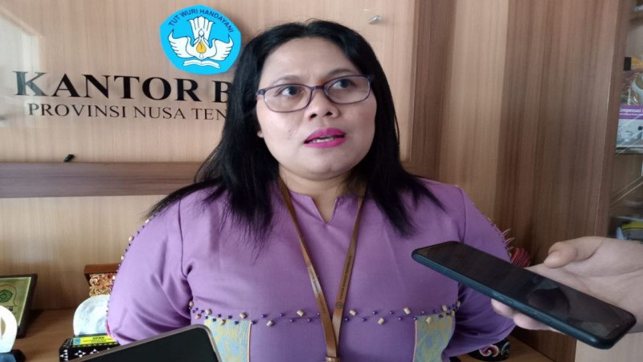 Kepala Kantor Bahasa Provinsi Nusa Tenggara Barat Puji Retno Hardiningtyas. (Foto: ANTARA/Nirkomala)