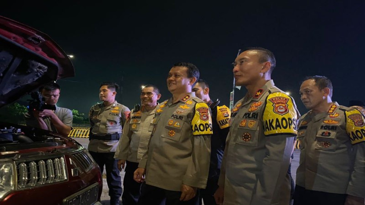 Satgas Gakum Operasi Ketupat Maung 2023 Polres Pandeglang mengamankan tujuh pelaku pungutan liar (Pungli) di kawasan lokasi wisata.ANTARA/HO-Polres Pandeglang.