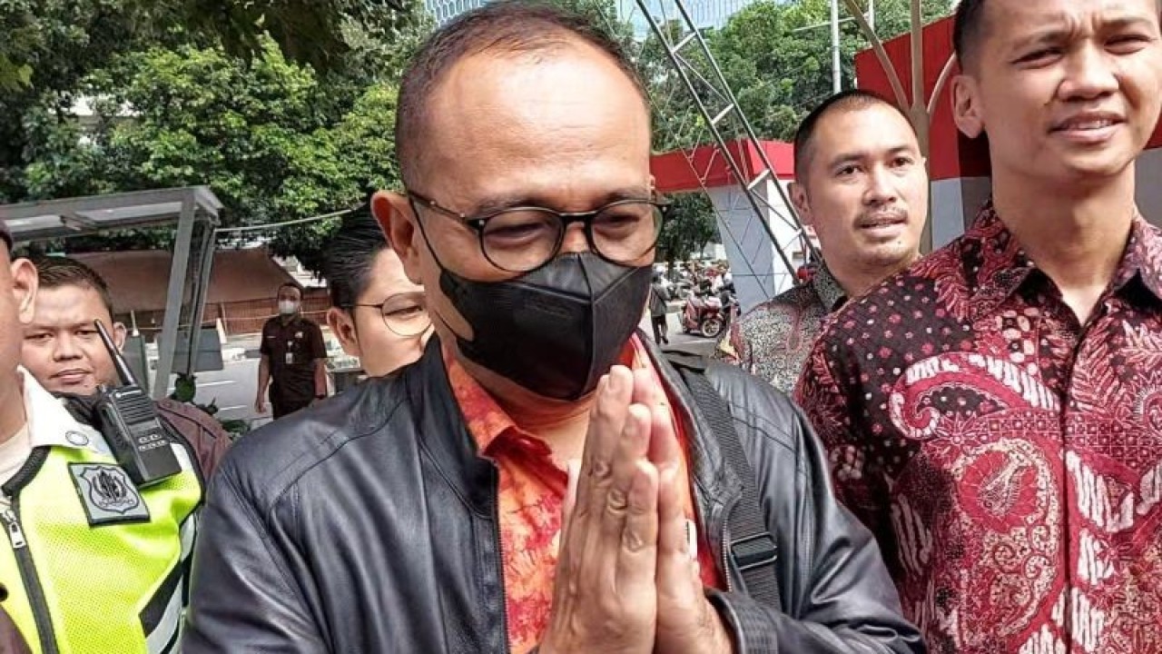 Mantan pejabat Ditjen Pajak Rafael Alun Trisambodo penuhi panggilan KPK untuk menjalani pemeriksaan sebagai tersangka dugaan penerimaan gratifikasi, di Gedung Merah Putih KPK, Jakarta Selatan, Selasa (3/4/2023). ANTARA/Fianda Sjofjan Rassat