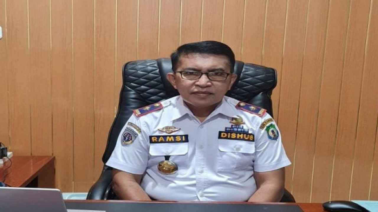 Kepala Dinas Perhubungan Bombana Ramsi Rafiu. ANTARA/Azis Senong