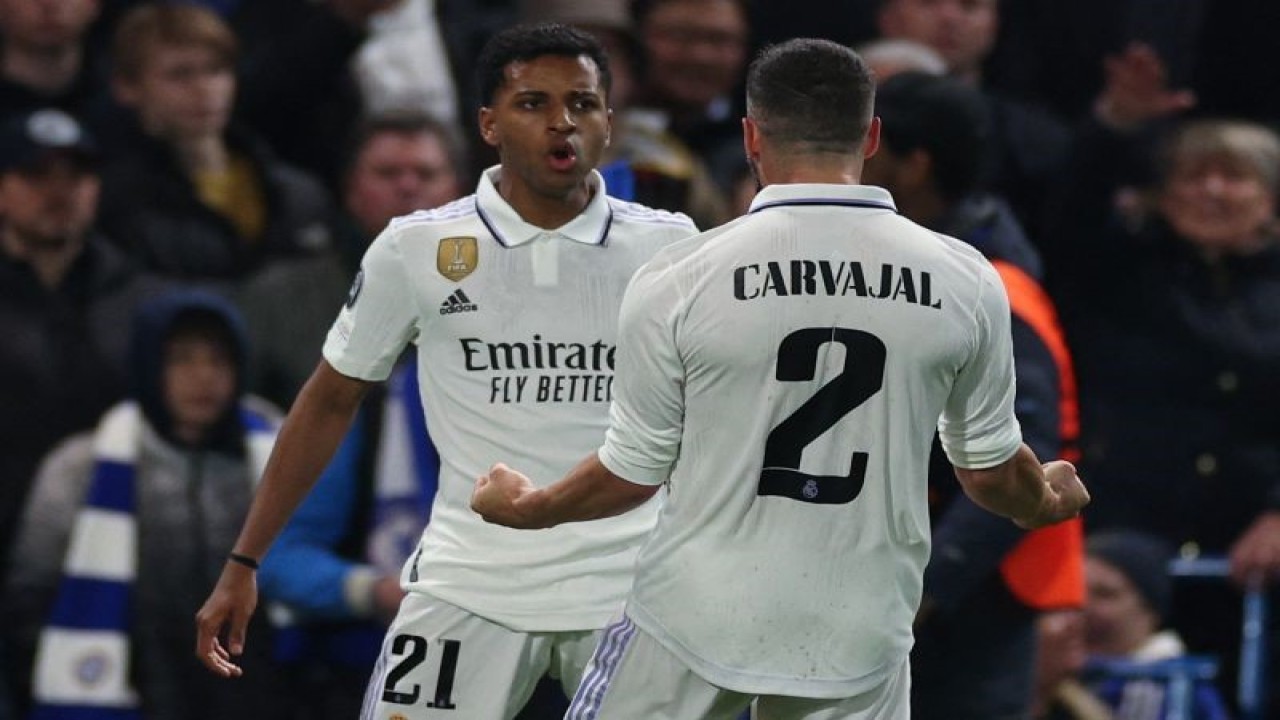 Selebrasi Rodrygo Goes (kiri) setelah mencetak gol pertama Real Madrid dalam pertandingan leg kedua perempat final Liga Champions lawan Chelsea di Stamford Bridge pada 18 April 2023. ANTARA/AFP/ADRIAN DENNIS