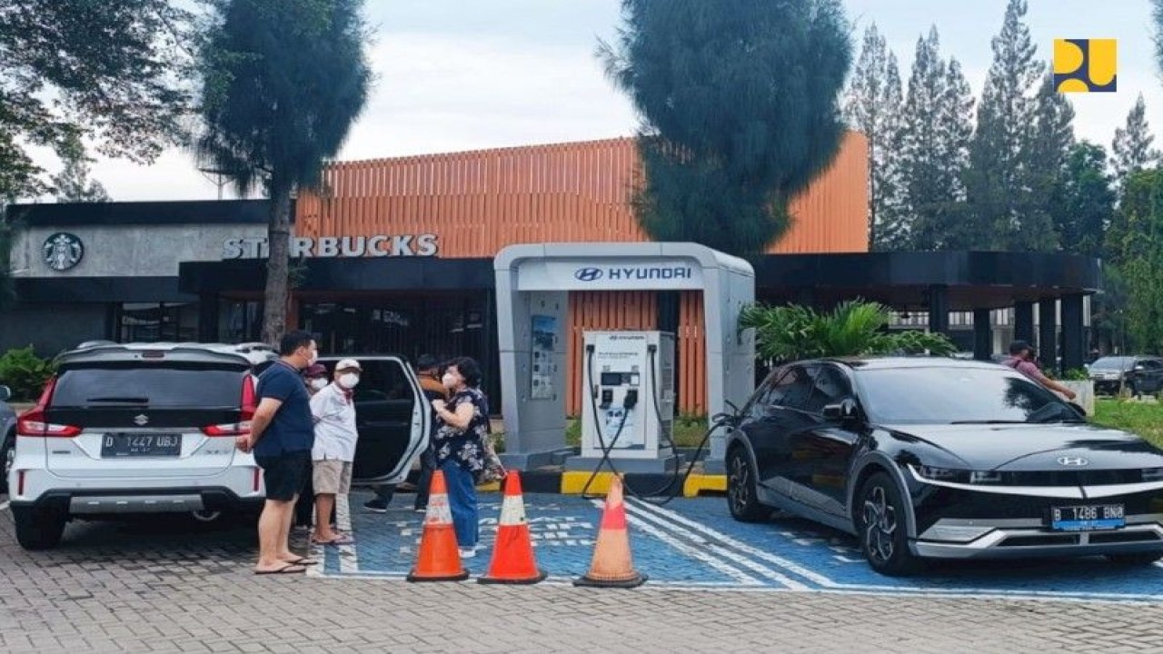 Tempat istirahat dan pelayanan atau rest area di jalan tol. ANTARA/HO-Kementerian PUPR