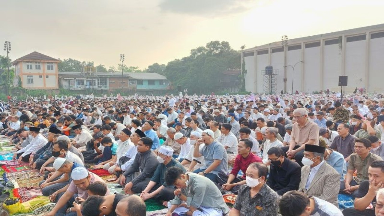 Ribuan warga antusias laksanakan Shalat Idul Fitri di Lapangan Lodaya