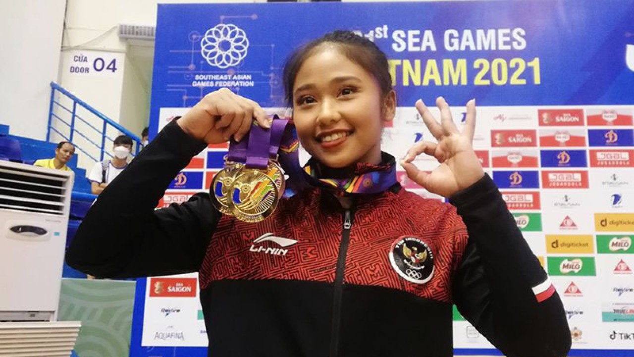 Pesenam Rifda Irfanaluthfi meraih tiga medali SEA Games 2021 di Quan Ngua Gymnasium, Hanoi, Vietnam, Senin (16/5/2022). ANTARA/Zuhdiar Laeis/aa.