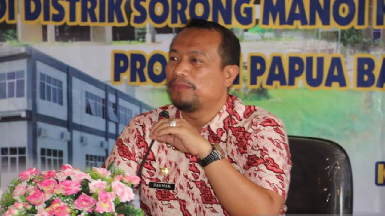 Plt Kepala Dinas Badan Perencanaan Pembangunan Riset dan Inovasi Daerah (Bapperida) Provinsi Papua Barat Daya Rahman. ANTARA/Yuvensius Lasa Banafanu