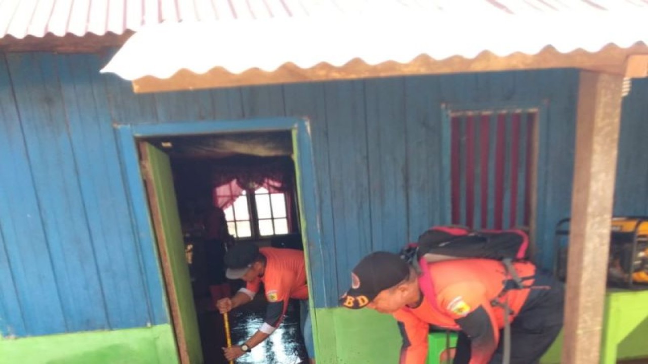 Rumah warga terendam banjir di Kabupaten Morowali Utara, Rabu (26/2023). (ANTARA/HO-BPBD Sulteng)