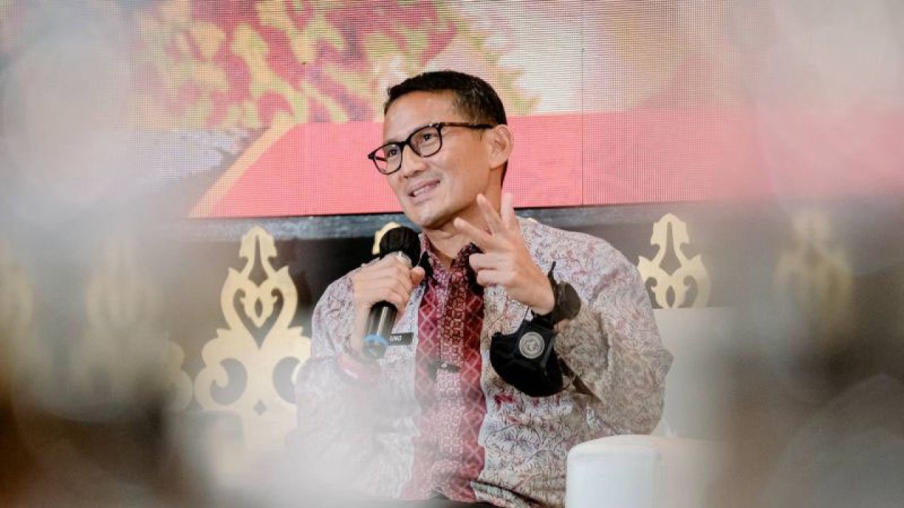 Menteri Pariwisata dan Ekonomi Kreatif Sandiaga Salahuddin Uno dalam talkshow "Percepatan Pemulihan dan Pengembangan Ekonomi Jawa Tengah melalui Kemandirian Ekonomi Desa" di Semarang, Jawa Tengah, Kamis (28/4/2023). ANTARA/ (HO Kemenparekraf)