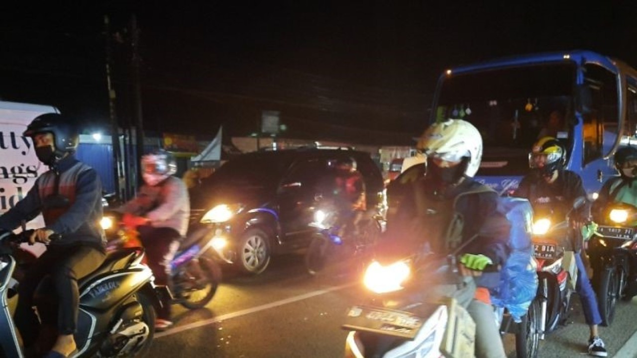 Sejumlah kendaraan mudik Lebaran mulai memadati jalur arteri Kabupaten Tangerang (Azmi)
