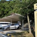Sejumlah mobil listrik tengah mengisi daya kendaraan pada salah satu fasilitas pengisian daya di Provinsi Guangdong, China. (Xinhua)-1680497823