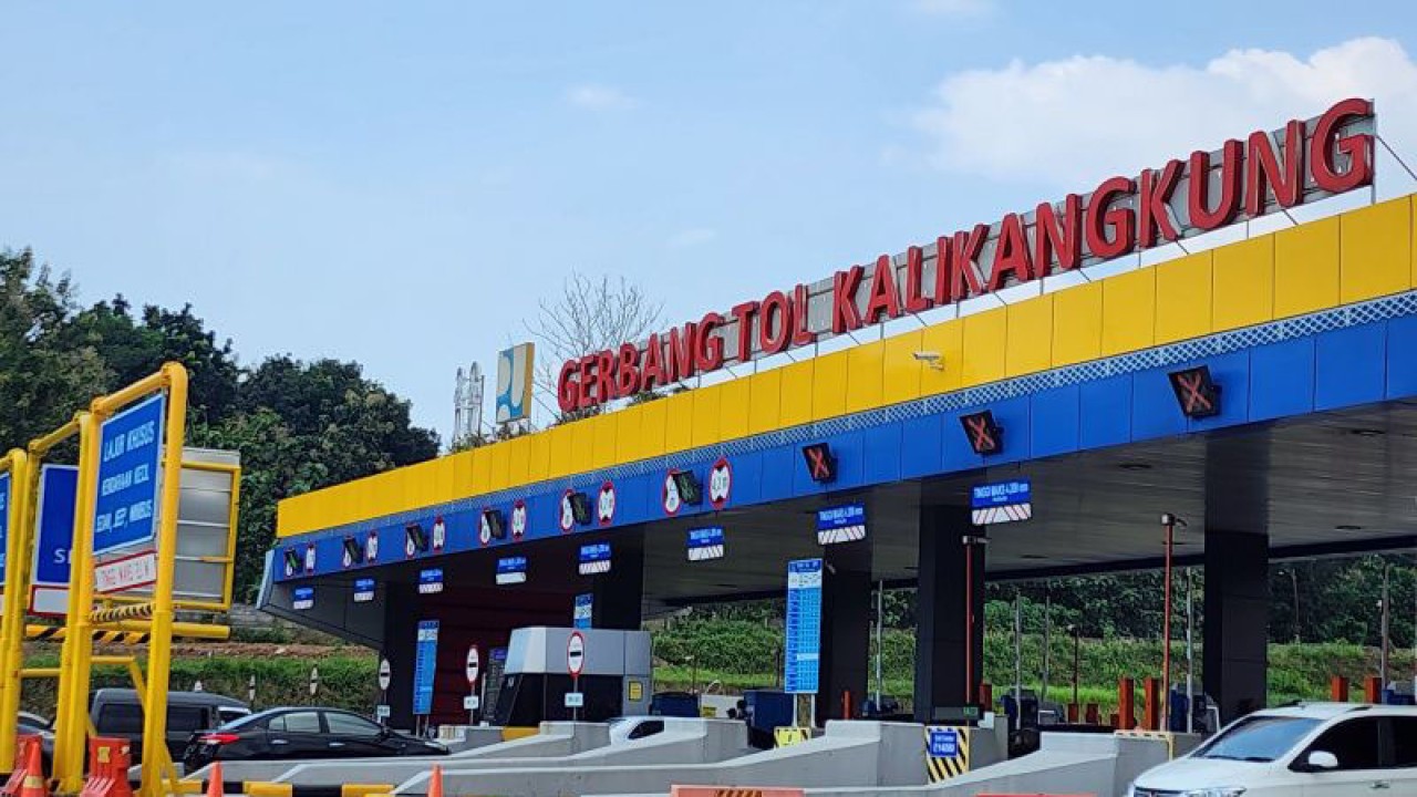 Gerbang Tol Kalikangkung Semarang (ANTARA/ I.C.Senjaya)