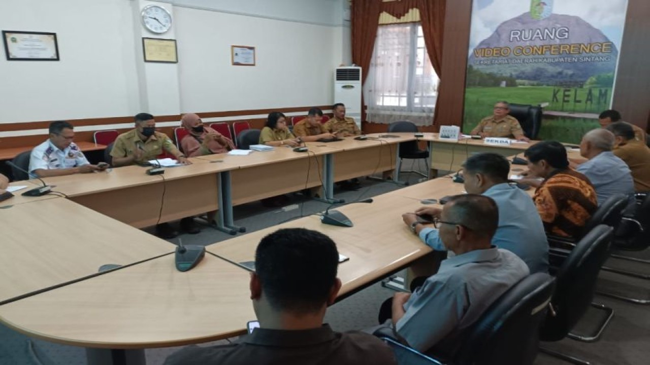 Pemerintah Kabupaten Sintang melaksanakan rapat persiapan untuk memeriahkan peringatan HUT ke 661 Kota Sintang, di Kabupaten Sintang Provinsi Kalimantan Barat. ANTARA/HO-Prokopim Setda Sintang. ANTARA/Teofilusianto Timotius